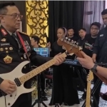 Lengking Gitar Kapolda Iringi Semangat Bhayangkara: ‘Kami untuk Masyarakat’
