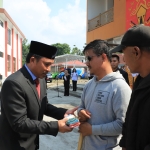 Tersentuh Kisah Warga Hampir Buta, Parosil Serahkan Bantuan Rp10 Juta dan Ajak Pejabat Berdonasi