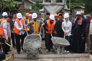 Parosil Resmikan Proyek Jalan Suoh: Rp4,92 Miliar untuk 1,2 KM Pertama