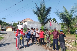 500 Bendera dari Warga untuk Negeri: Cerita Gotong Royong Lingkungan IX Simpang Serdang Sambut HUT RI ke-80
