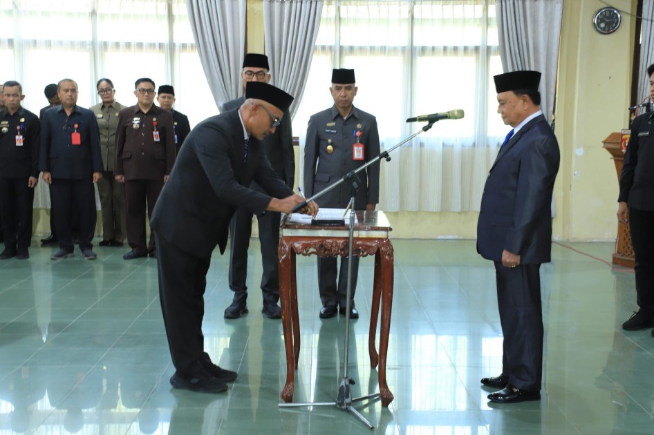 Lantik Pejabat Administrator, Pengawas, dan Fungsional, Wabup Mad Hasnurin Minta Pejabat Baru Segera Lakukan Konsolidasi Internal