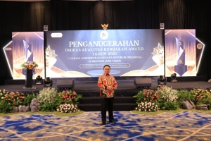 Wakil Bupati Lampung Barat Hadiri Penganugerahan IKK 2025 di Surabaya